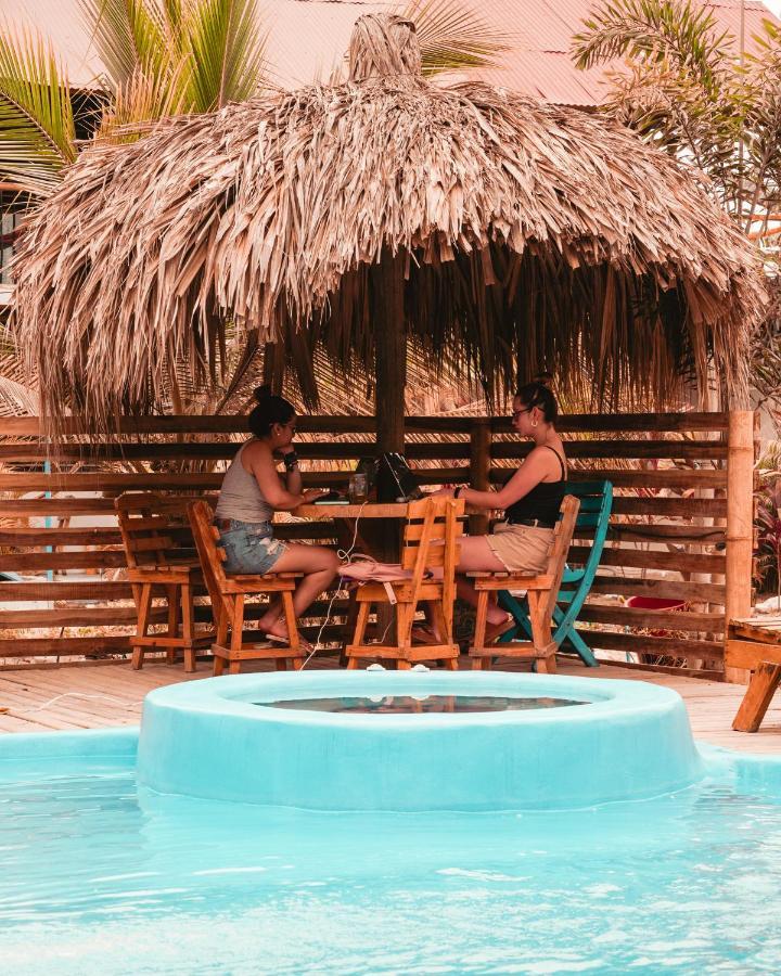El Zoo Hostel, Bar & Pool Palomino Exteriör bild